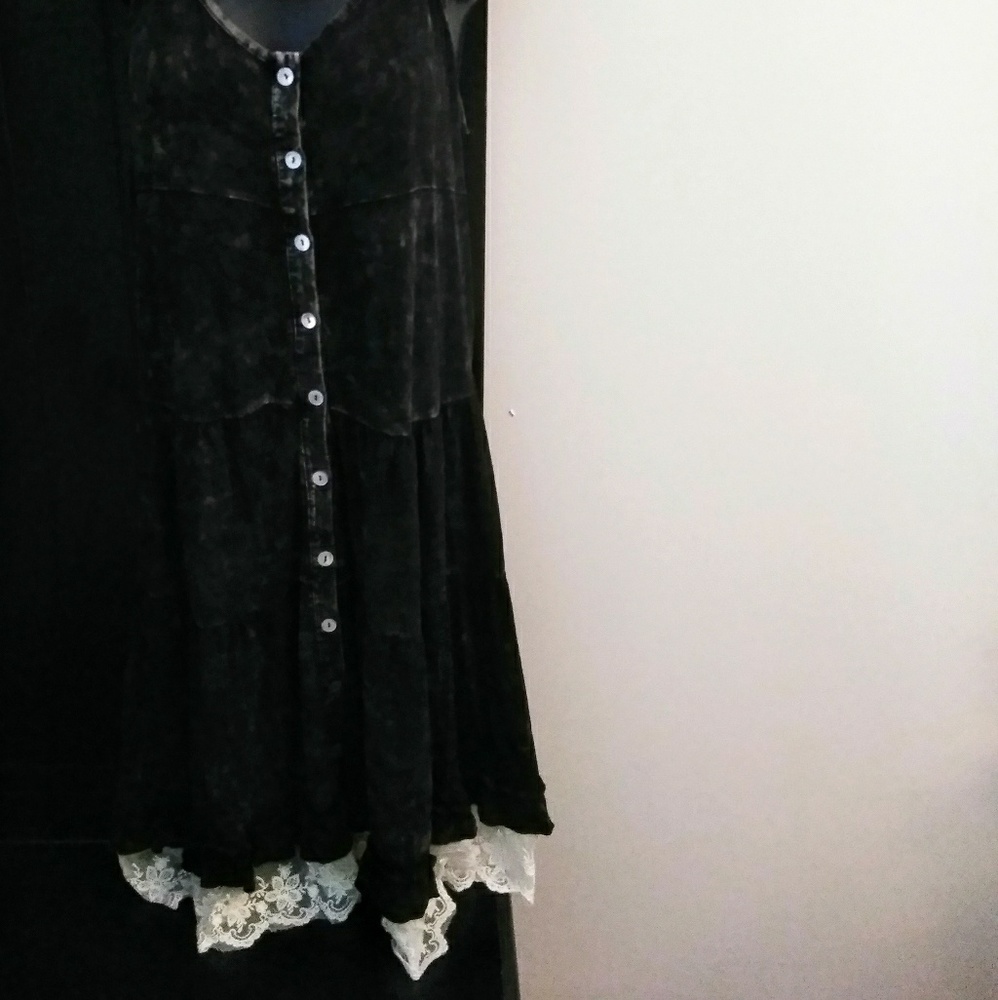 Dresses - Picture 2 of 2